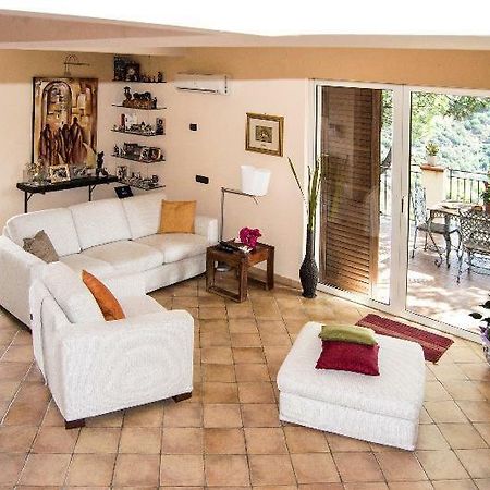 casa vacanze gallodoro Letojanni Exterior foto