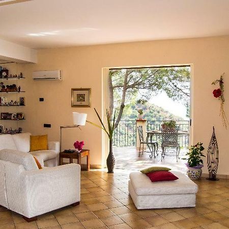 casa vacanze gallodoro Letojanni Exterior foto