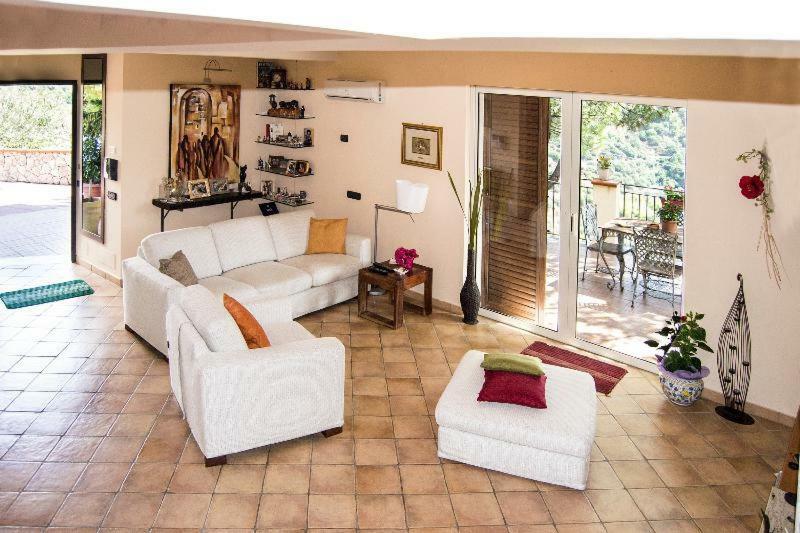 casa vacanze gallodoro Letojanni Exterior foto