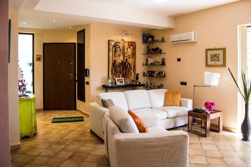 casa vacanze gallodoro Letojanni Exterior foto